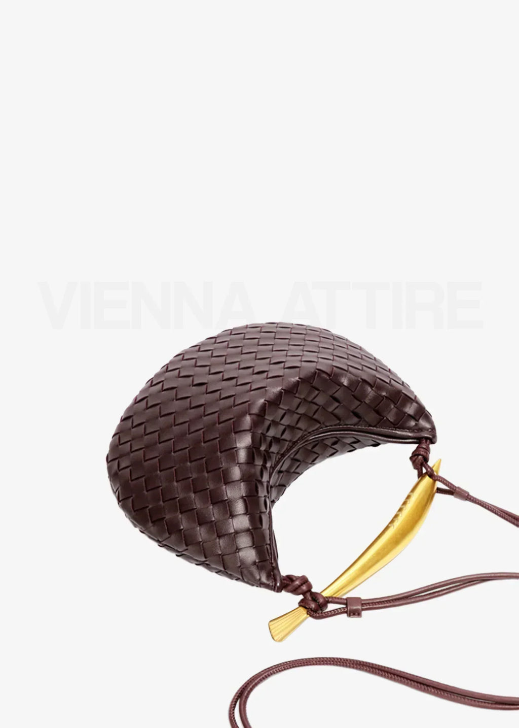Nélie Montavril  | Woven Pattern Bag with Gold Handle