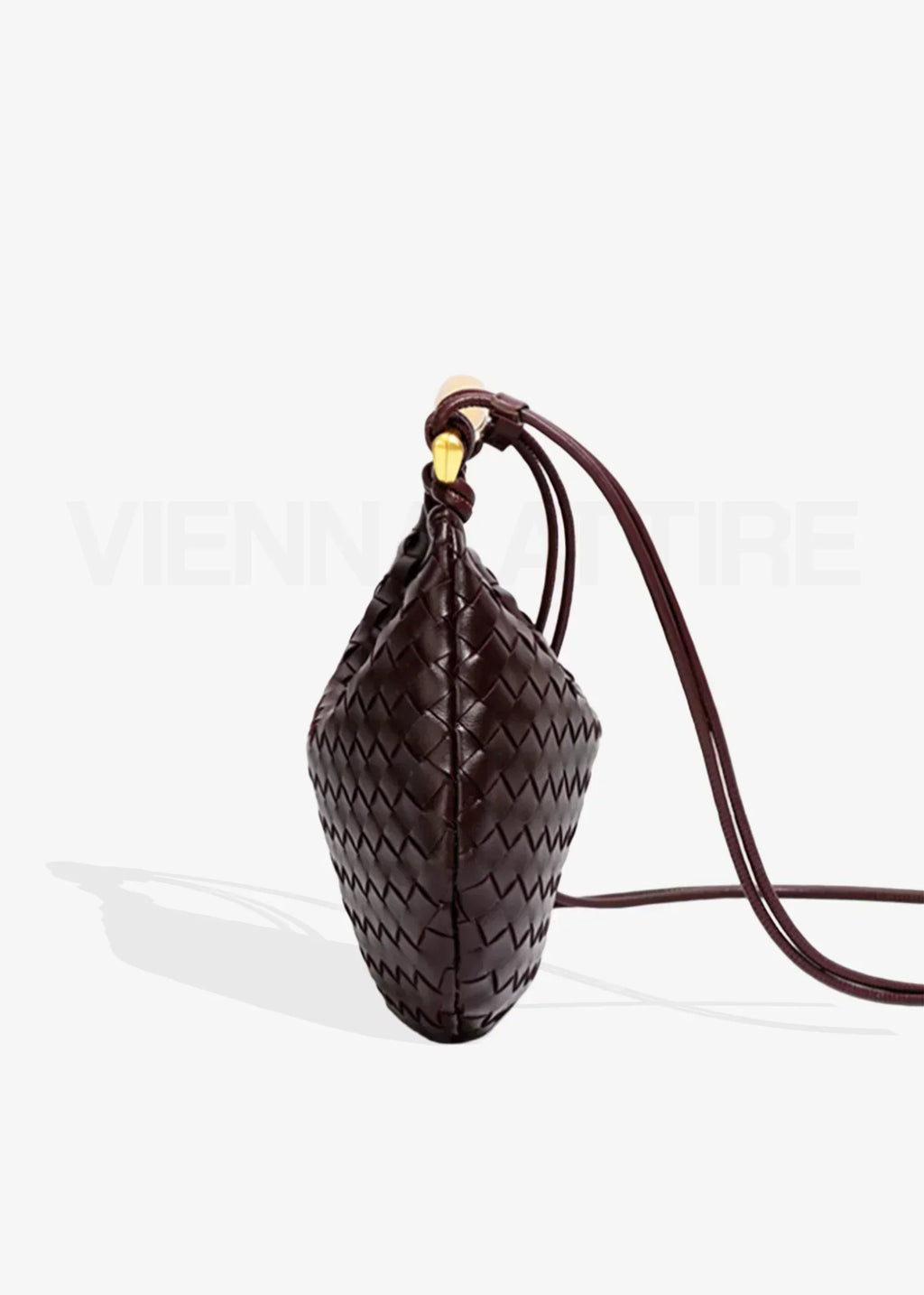 Nélie Montavril  | Woven Pattern Bag with Gold Handle