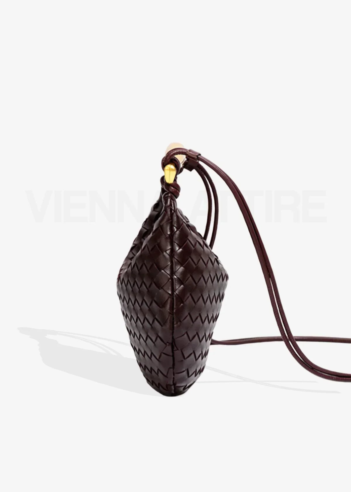 Nélie Montavril  | Woven Pattern Bag with Gold Handle