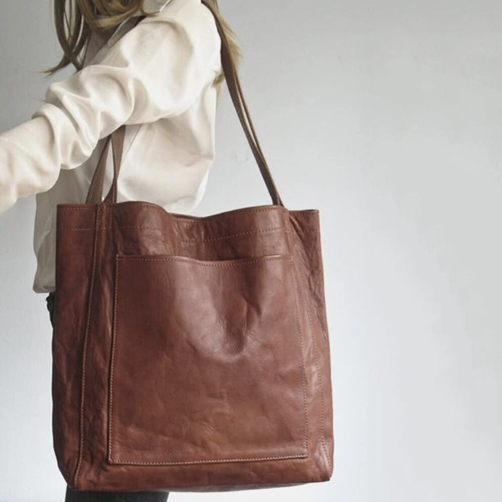 Élina Belleneuve | A stylish and practical shoulder bag
