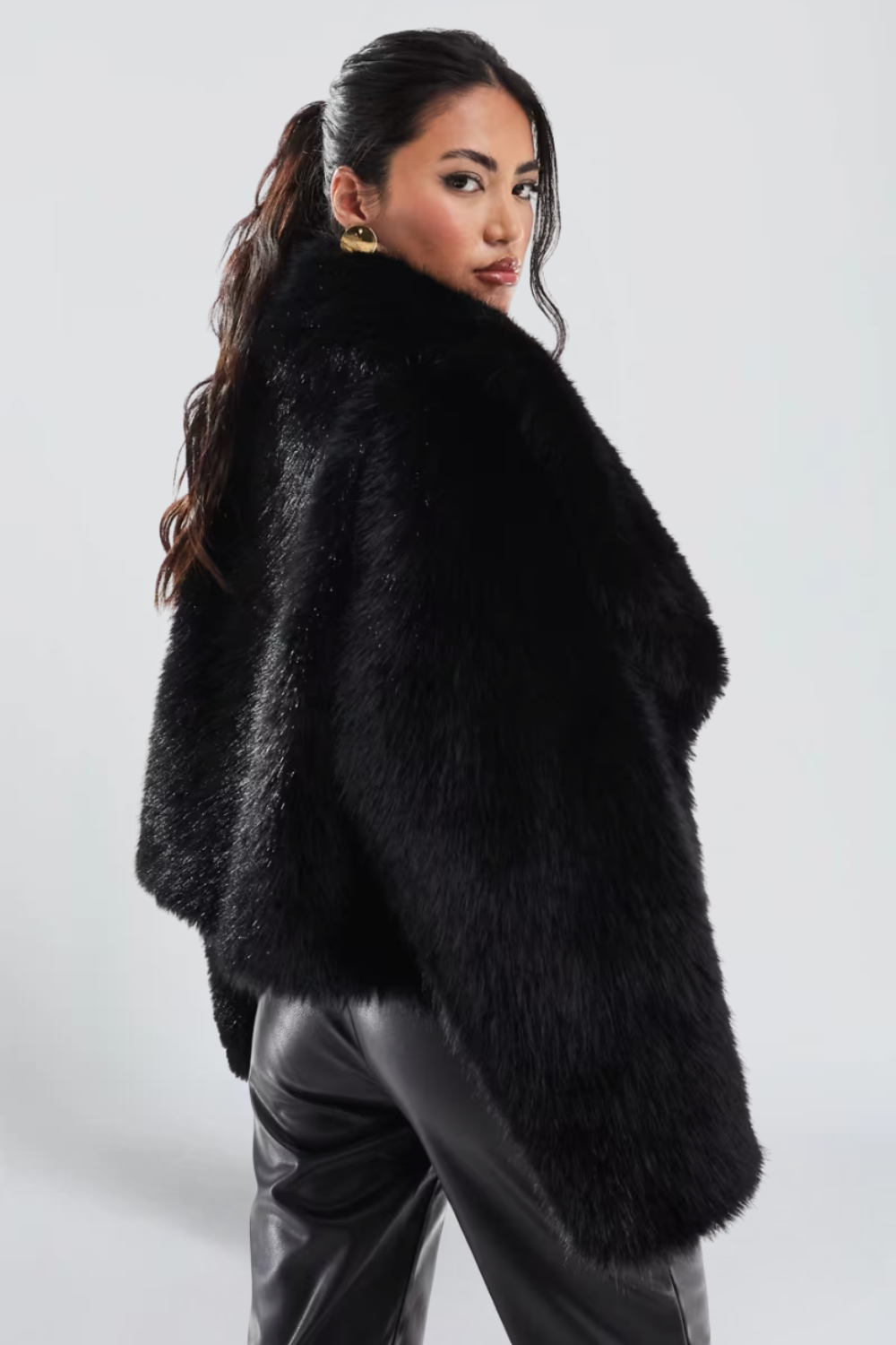Maëlle Garnier | Women's Black Faux Fur Jacket – Short Oversized Fluffy Fur Coat