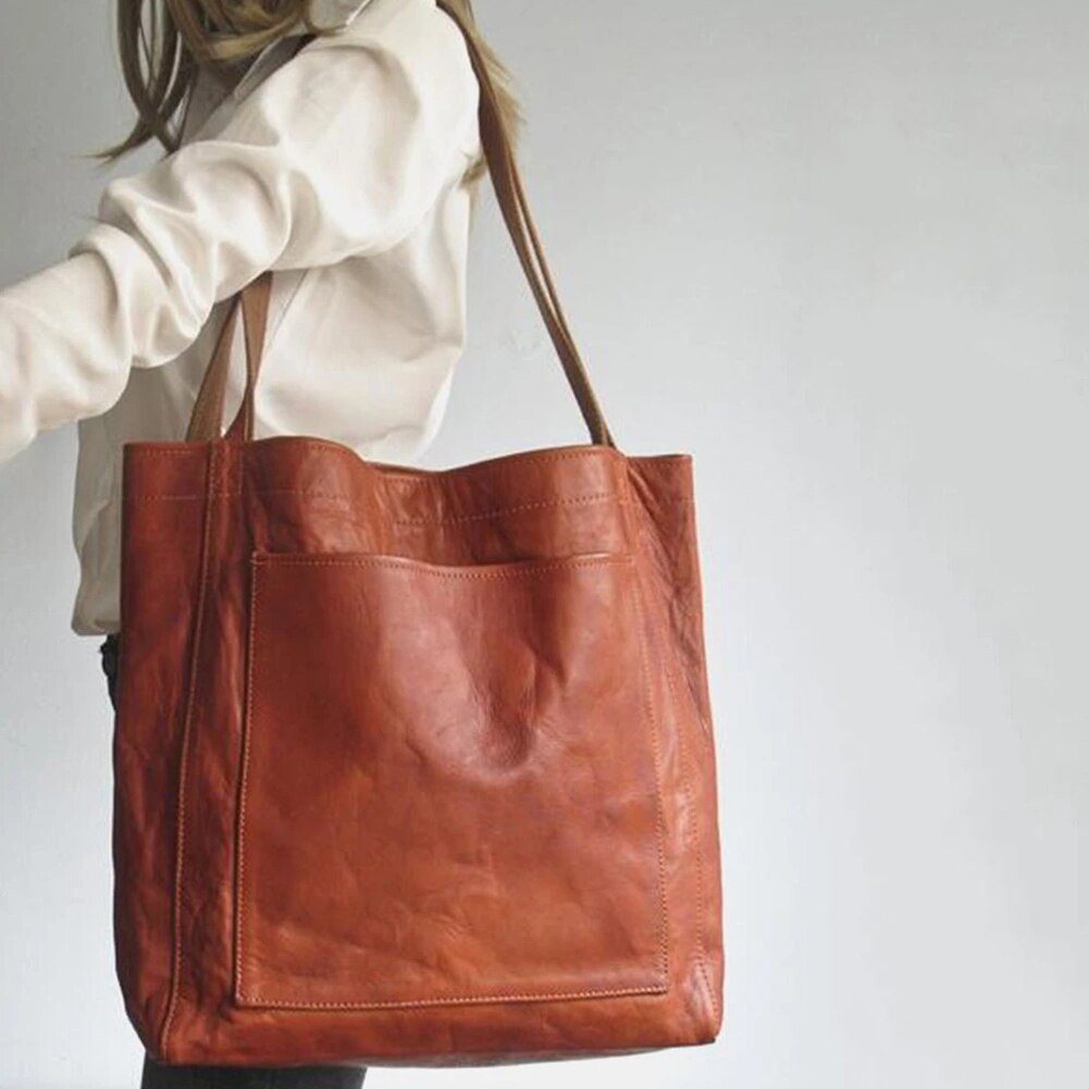 Élina Belleneuve | A stylish and practical shoulder bag