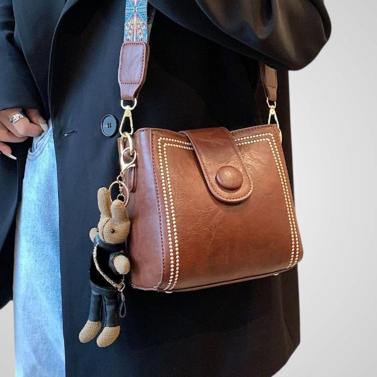Donatelli | Women's Retro Bucket Bag with Wide Shoulder Strap – Tan Crossbody Bag