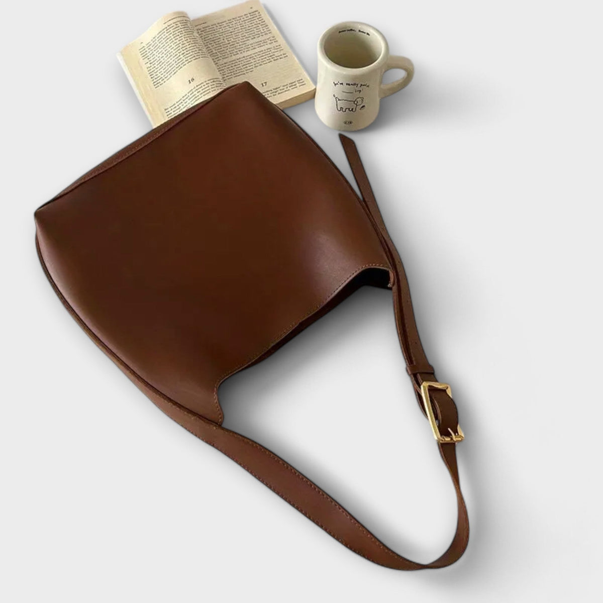 Anaëlle Dervaux | Elegant leather shoulder bag